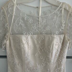 Elegant Ivory Beaded Lace Wedding Dress